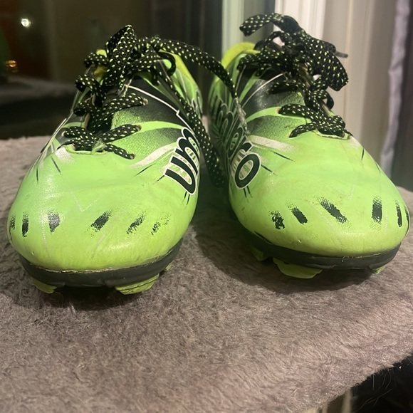 Umbro soccer cleats - Picture 2 of 7